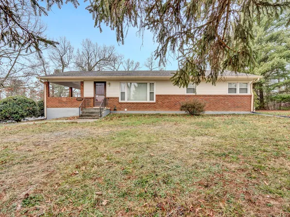 8206 College Dr, Roanoke, VA 24019