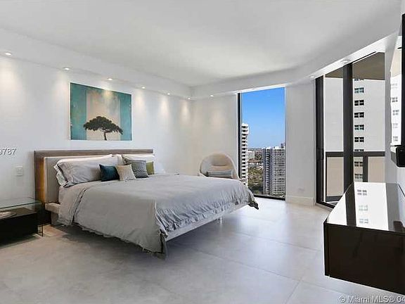 4th image of 20191 E Country Club Dr APT 2306