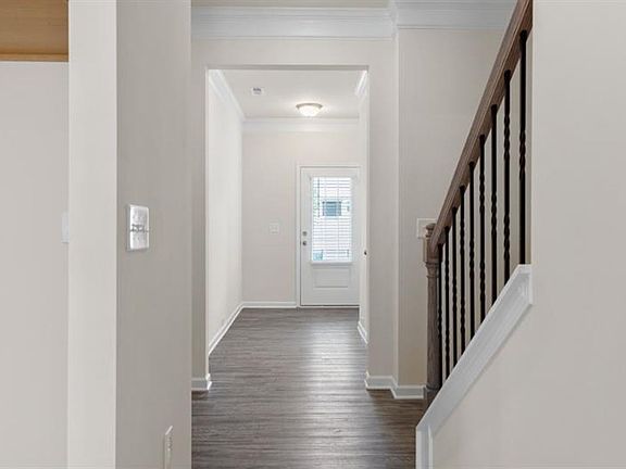 5th image of 265 Dupont Dr