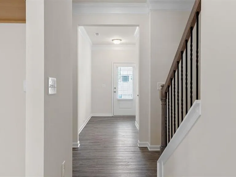 265 Dupont Dr — Photo 5