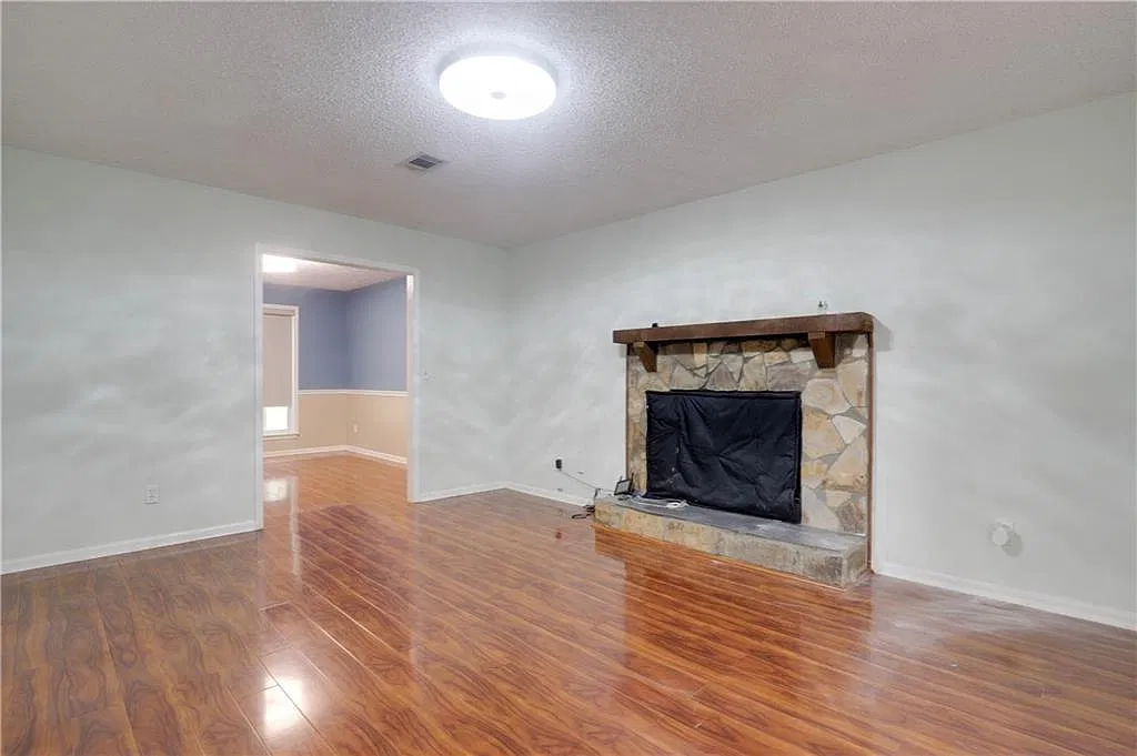 3 bed, 3.0 bath, 1504 sqft, $2,000 — Photo 3