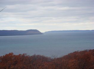 2125 S Ridge Rd, Lake Leelanau, MI 49653