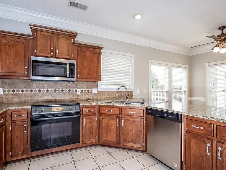 4797 Stone Cross Dr — Photo 7