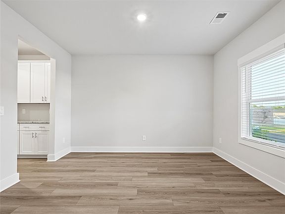 4th image of 204 Veracruz Ct