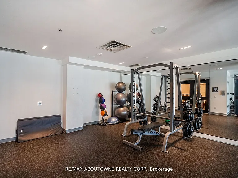 5 Wellington St S #1407 — Photo 24