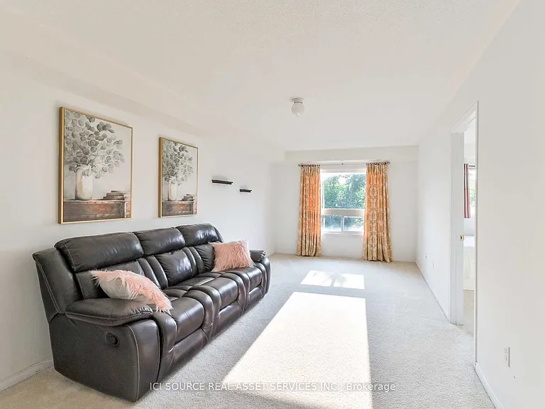 64 Wyper Sq #2 — Photo 2