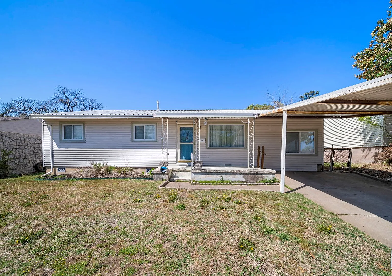 This beautifully updated 4-bedroom, 1-bath home is full of charm! — Photo 1