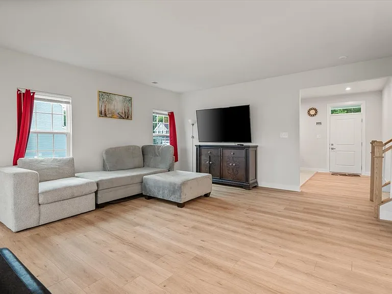 14212 Botsford Ave — Photo 12