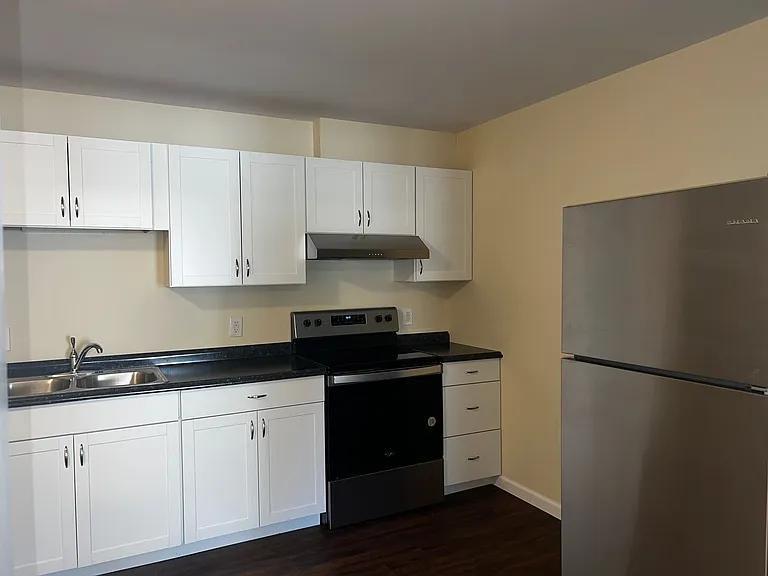 Maple Leaf Apartments — Photo 5