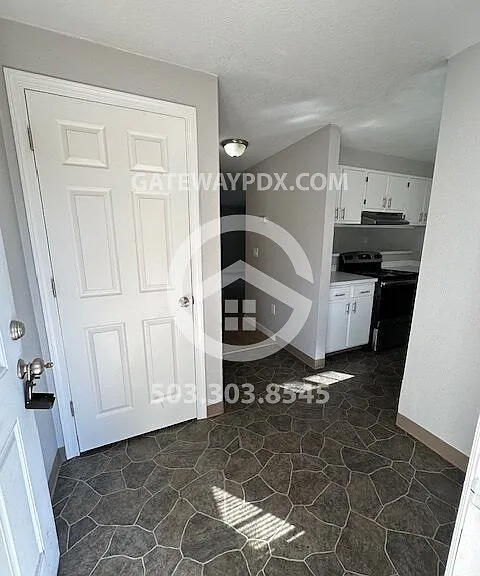 12848 SE Sherman St — Photo 3