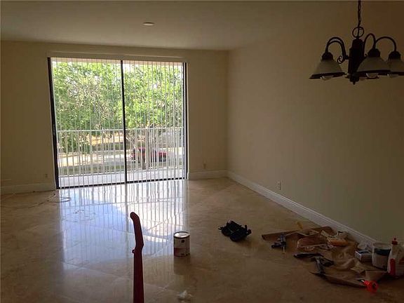 4th image of 901 Hillcrest Dr APT 303