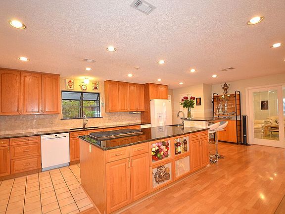 3rd image of 11520 Antigua Dr