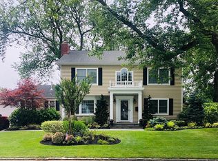 160 Brewster Rd, Massapequa, NY 11758
