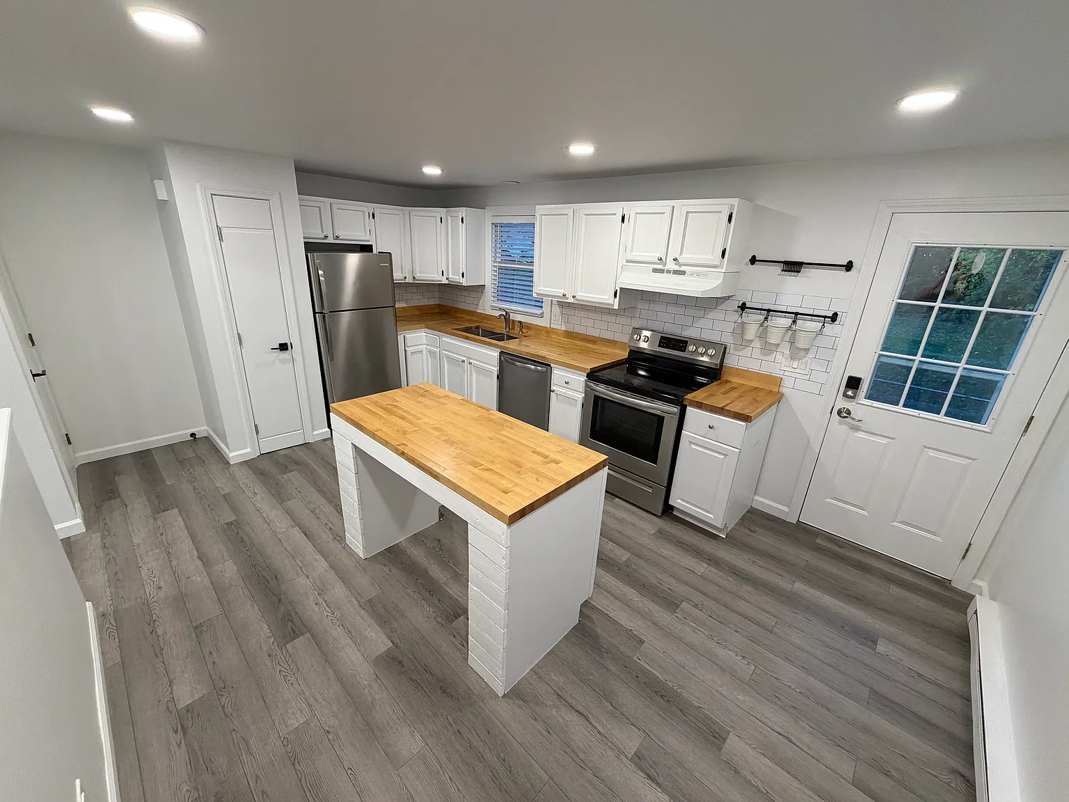 2 bed, 1000 sqft, $1,800 — Photo 2