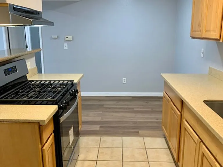 1163 Lakeview Cir — Photo 8