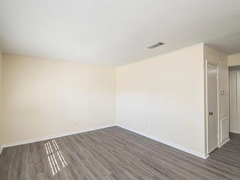 515 Brookside Dr #4 — Photo 13
