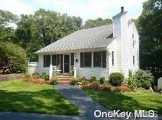 11 Malverne Rd, Sound Beach, NY 11789