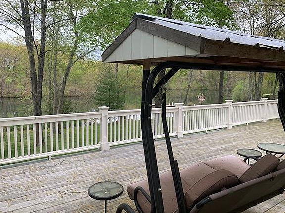 4th image of 130 Lake Dr #1