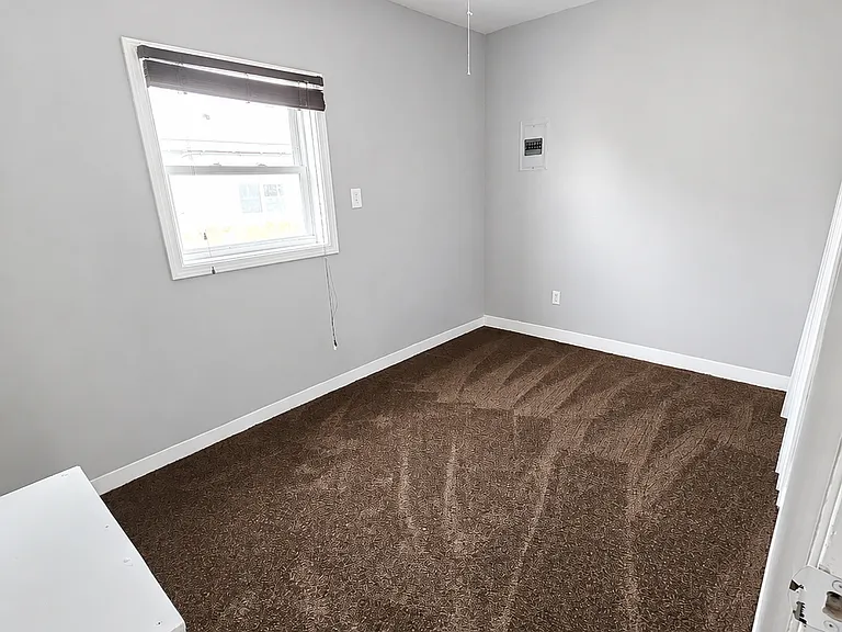 24641 Beverly St — Photo 14