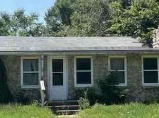 409 N 4th St, Oquawka, IL 61469