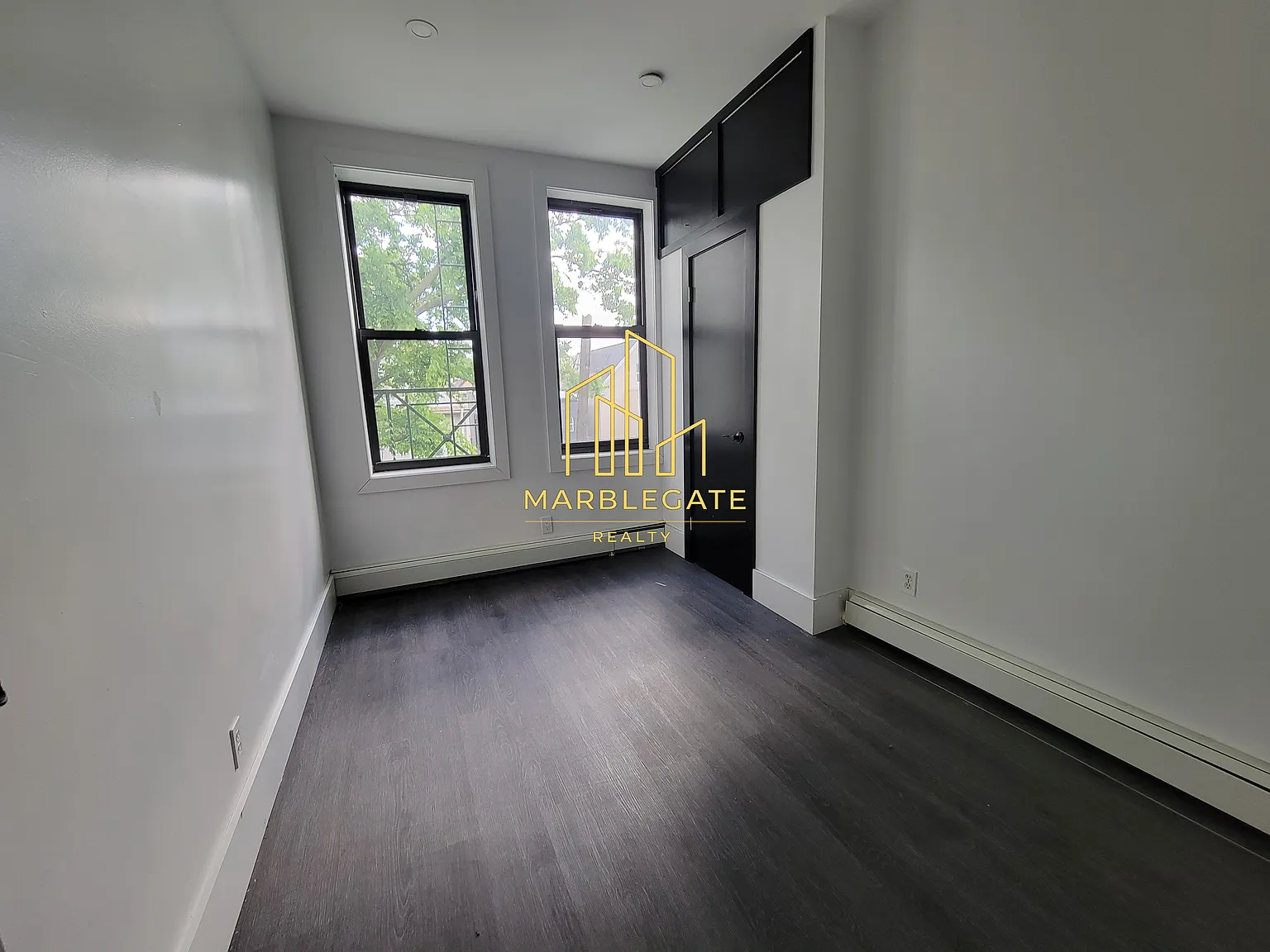 3 bed, 1050 sqft, $2,200 — Photo 2