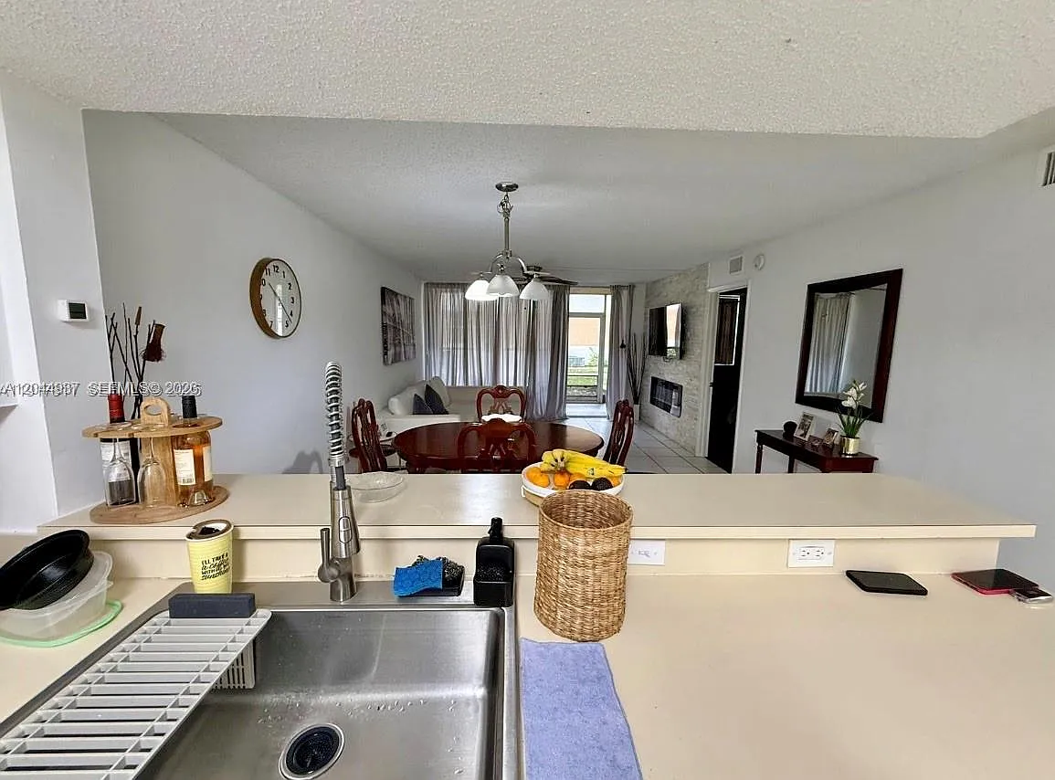 Coral Springs Estate Town — Photo 3