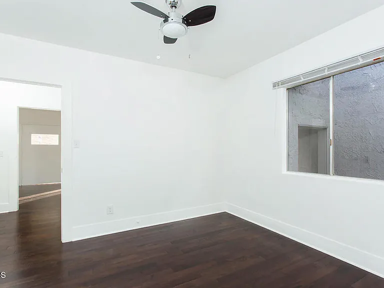 447 James St — Photo 11