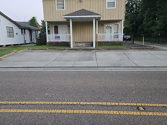 2nd image of 2116 Fairchild St #B
