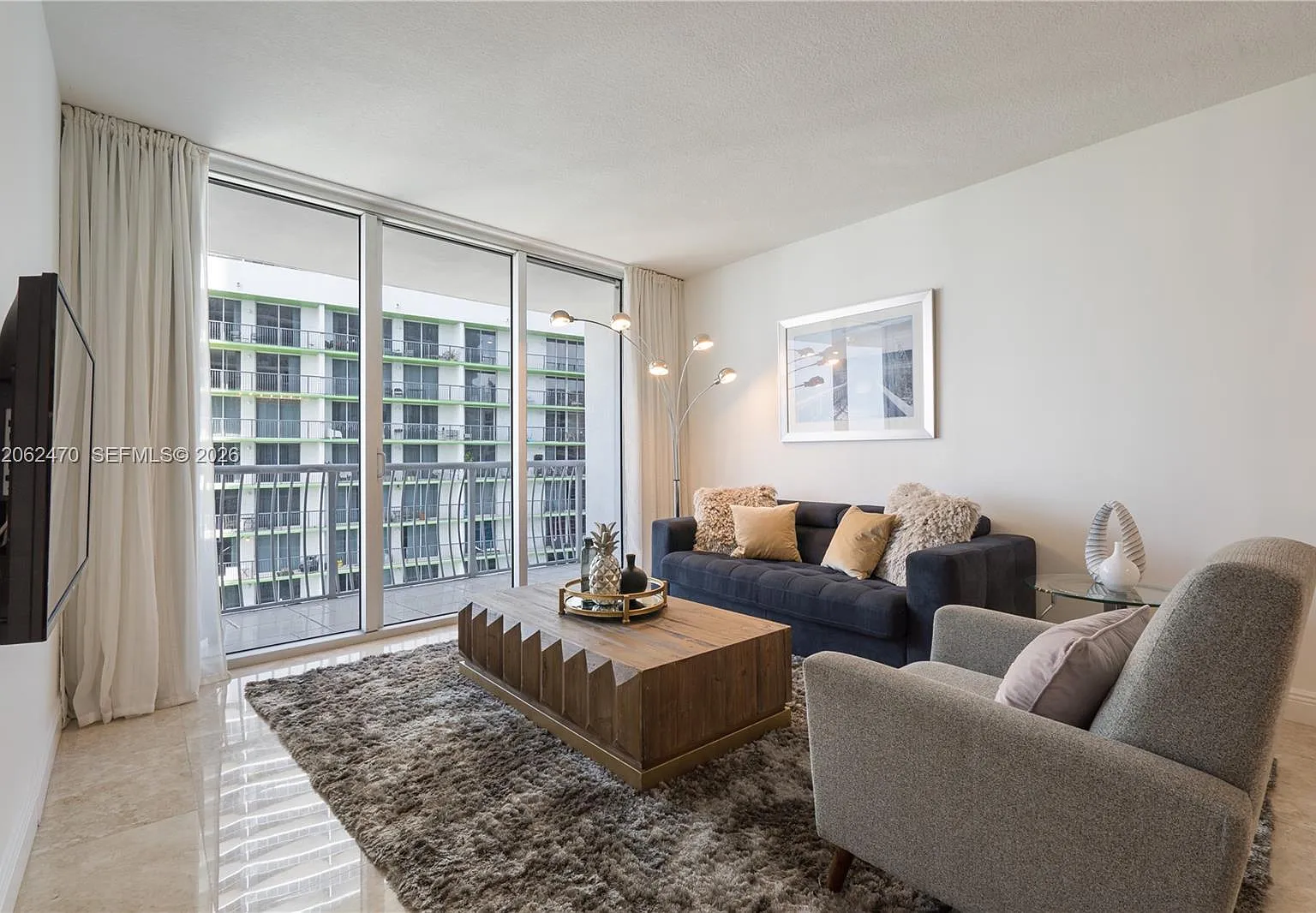 Opera Tower Condo — Photo 3