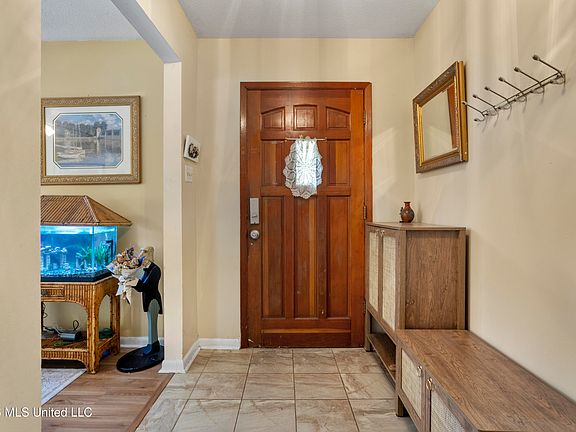 5th image of 15281 Parkwood Dr N