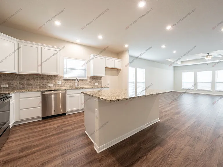 742 Friar Tuck Dr — Photo 15