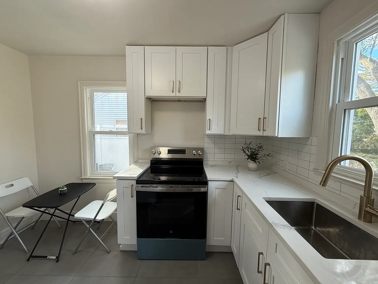 3 bed, 1134 sqft, $1,900 — Photo 3