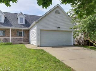 6 Rounds Rd, Bloomington, IL 61704