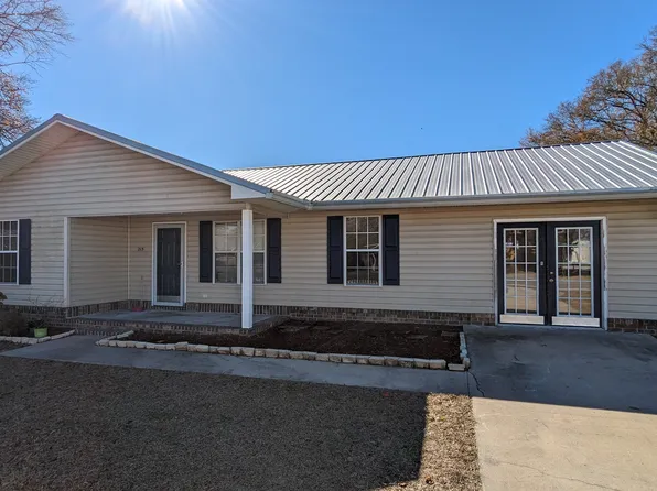 215 Gordon St, Glennville, GA 30427