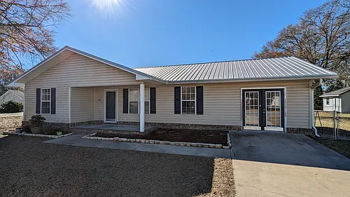 215 Gordon St Photo 1