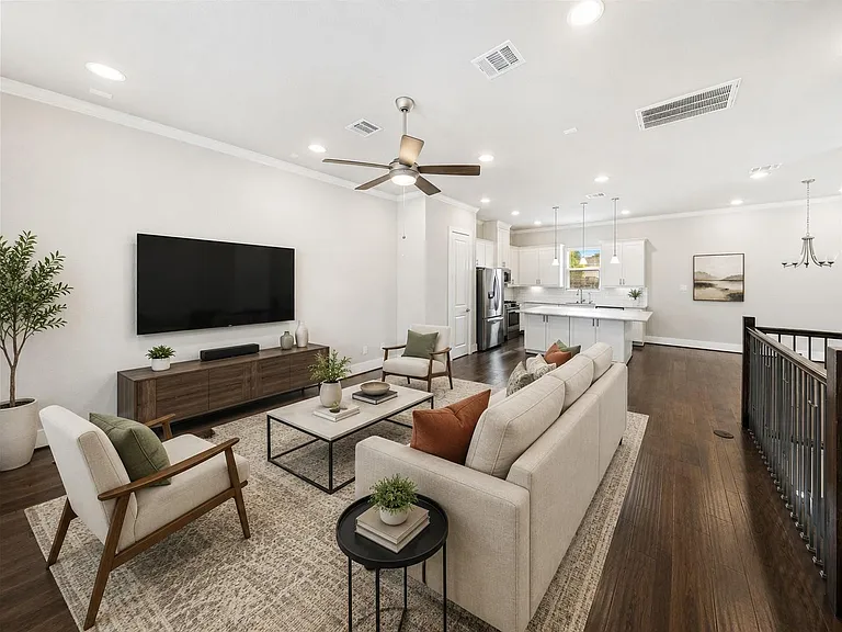 420 W 28th St #D — Photo 12