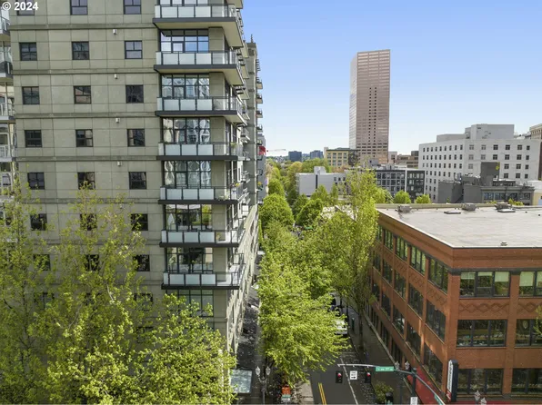 1025 NW Couch St APT 614, Portland, OR 97209