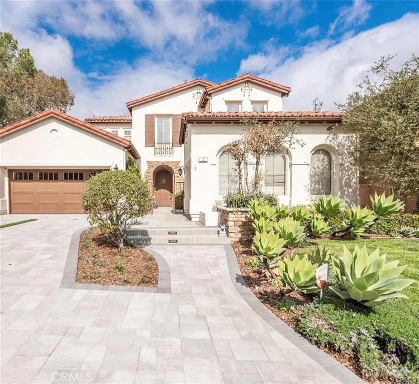 5 bed, 4.5 bath, 4000 sqft, $14,000 — Photo 1