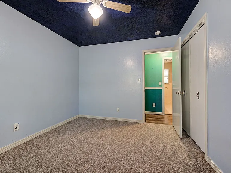6004 NW 27th St — Photo 28