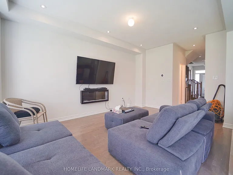 36 Thelma Dr — Photo 10