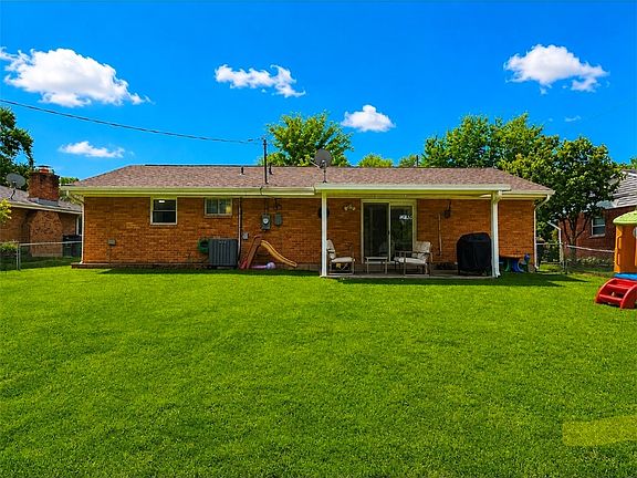4th image of 379 Ellenwood Dr