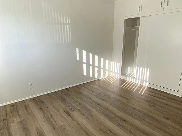 Grismer Cove Apartments — Photo 7