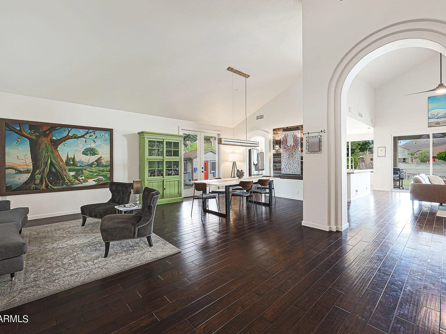 4 bed, 2.5 bath, 3314 sqft, $5,095 — Photo 4