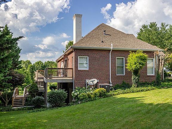 5th image of 230 Kensington Ct