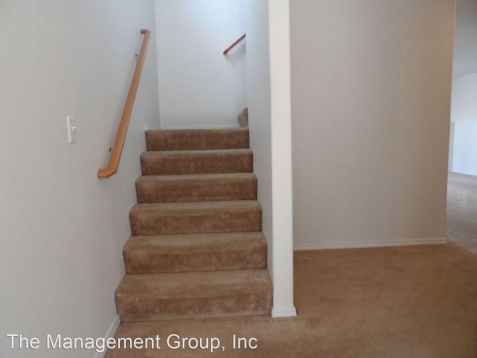 1st image of 13724 NE 30th Cir