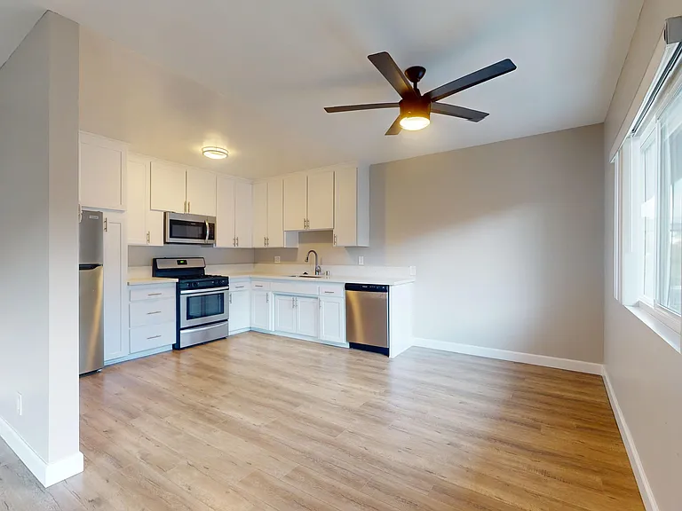 The Capri Apartments — Photo 33