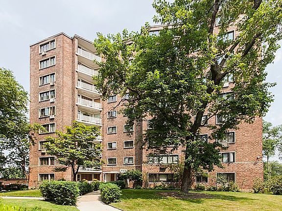 2nd image of 1122 W Lunt Ave APT 4B