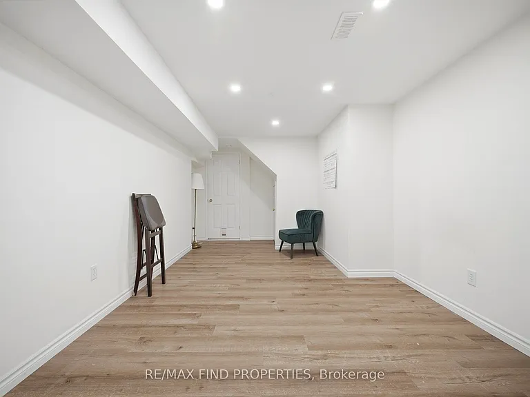 75 Harris Blvd — Photo 42