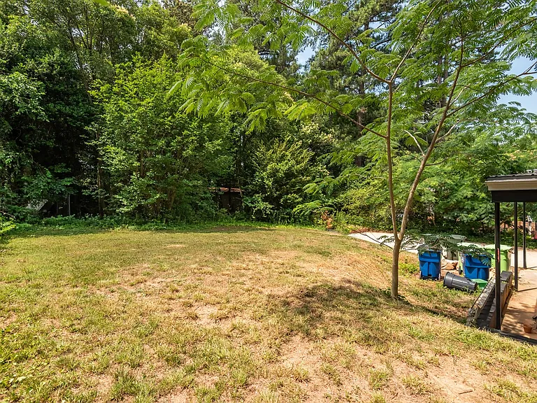 2703 Ashland St — Photo 17