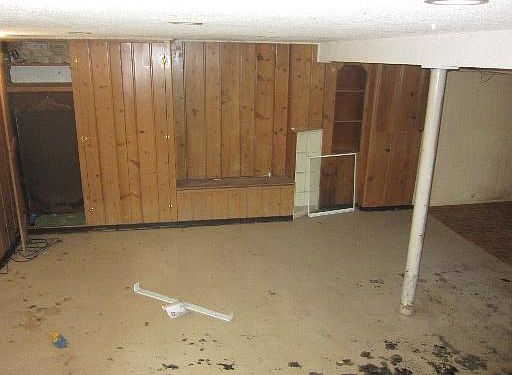 4th image of 3233 N Odell Ave